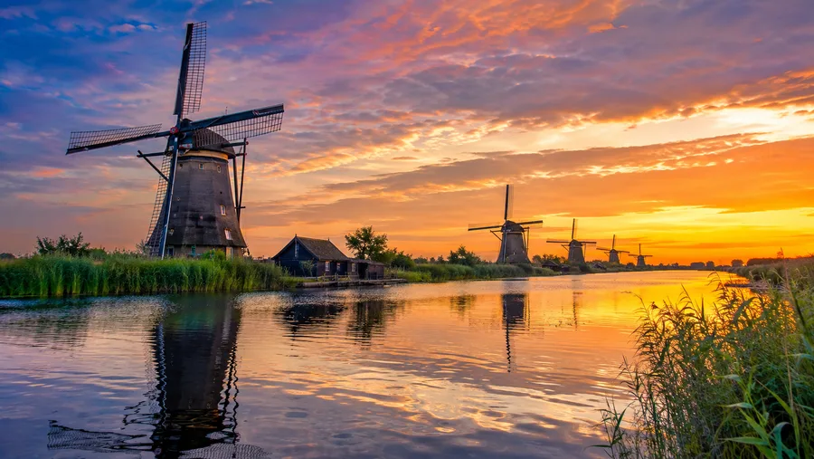 Famous Dutch Windmills: History, Purpose & Other Sites Near Amsterdam
