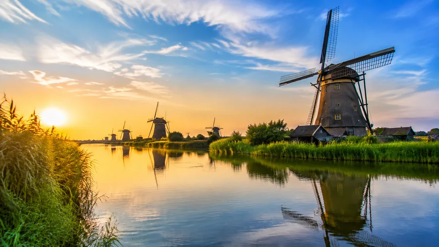Kinderdijk Windmills: UNESCO World Heritage, History & Inside Look