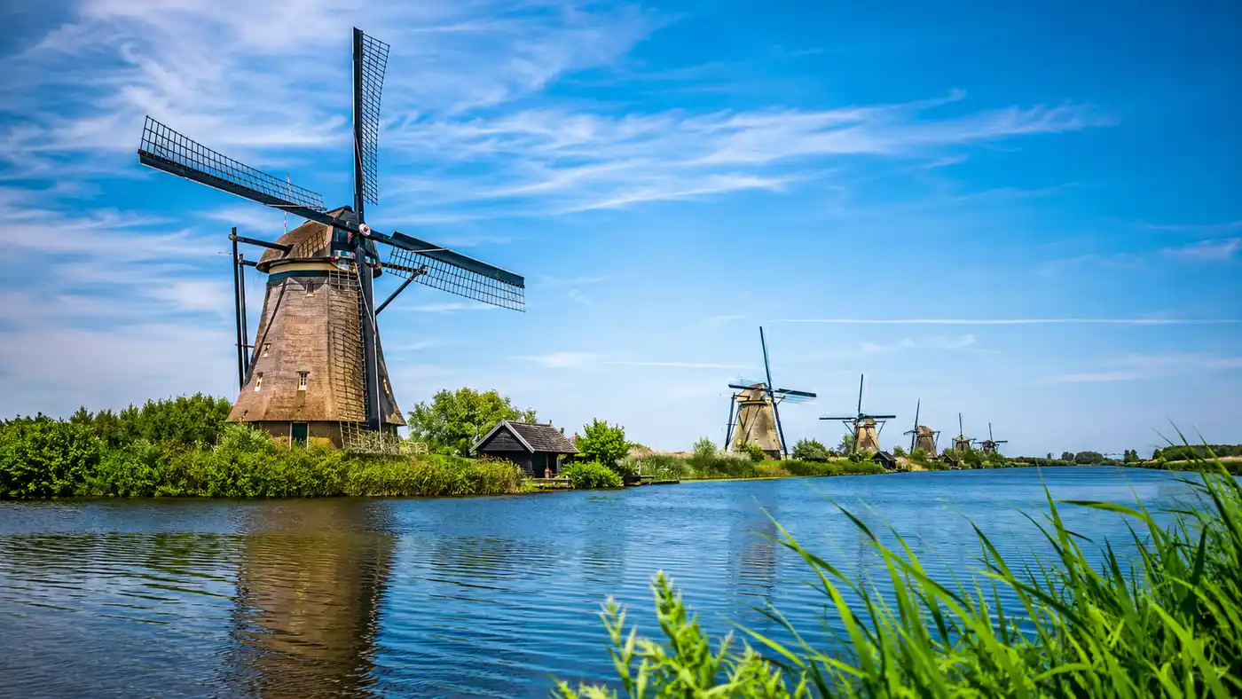 Kinderdijk Windmills: UNESCO World Heritage, History & Inside Look